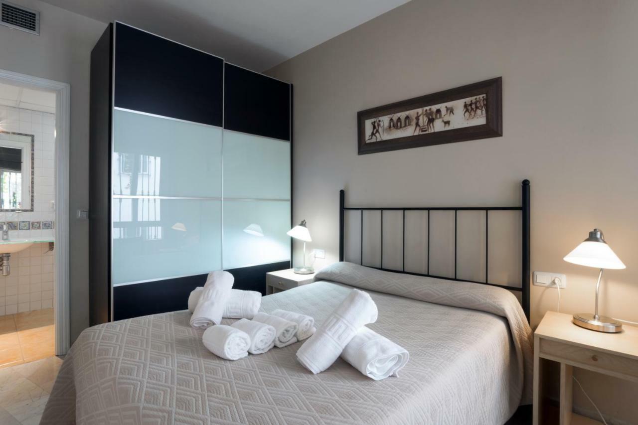 RentalSevilla Moderno y comodo apartamento en Santa Cruz con Parking Exterior foto